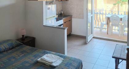 Marina, seaside area, 5 min.walk beach, 15 min. trainstation, wi fi. parking.