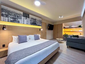 2 bedrooms, desk, iron/ironing board, WiFi
