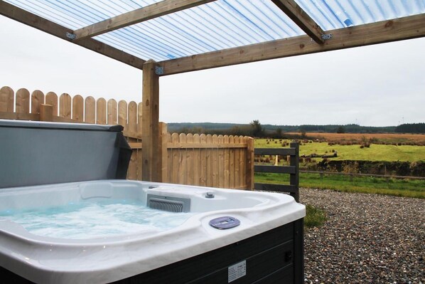 Villa, 1 Queen Bed with Sofa bed | Property grounds - Remarkable 1-bed Villa in Coleraine (Coleraine)