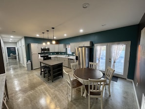 Dining - Vacation paradise on Rathbun lake (Mystic)