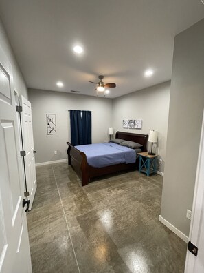 2 bedrooms, desk, iron/ironing board, free WiFi - Vacation paradise on Rathbun lake (Mystic)