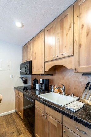 Fridge, microwave, dishwasher, coffee/tea maker
