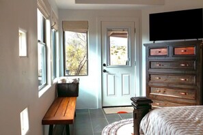 3 habitaciones, tabla de planchar con plancha, wifi y ropa de cama