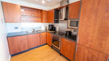 Apartment, 1 Queen Bed with Sofa bed | Private kitchen | Fridge, microwave, oven, stovetop