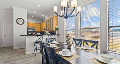 Lux Gated 3-story w/Garage+Downtown View+Jacuzzi+Great Location