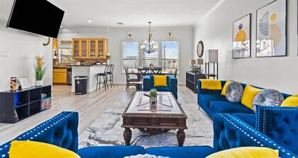 Lux Gated 3-story w/Garage+Downtown View+Jacuzzi+Great Location