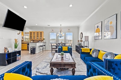 Lux Gated 3-story w/Garage+Downtown View+Jacuzzi+Great Location