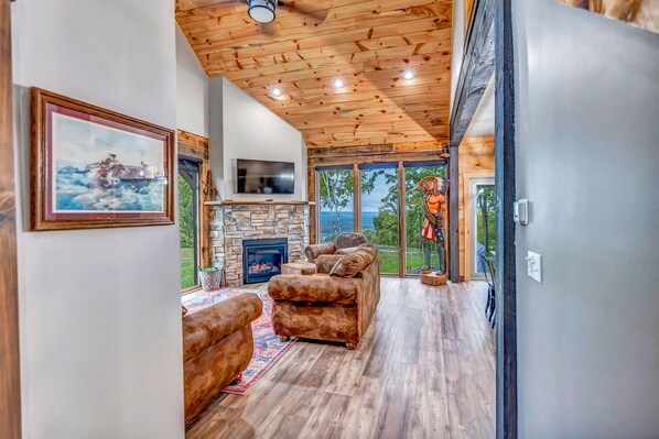 Smart TV, fireplace - Moonlight Ridge Sleeps 6 HOT TUB (De Soto)