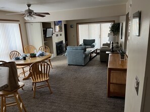 Living area - So close to Keystone, A-Basin, Copper, and Breckenridge with hot tub - sleeps 6! (Dillon)
