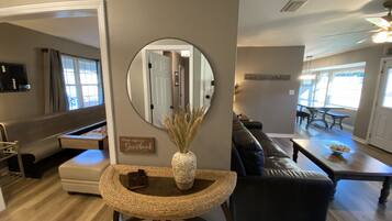 Smart TV, fireplace