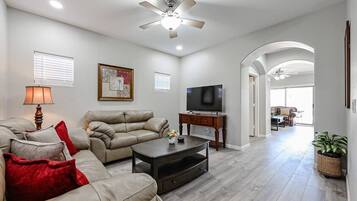 Téléviseur, bureau