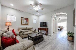 Televisión y oficina 