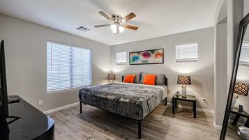 3 bedrooms, desk, iron/ironing board, WiFi