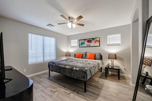 3 habitaciones, escritorio, tabla de planchar con plancha y wifi 