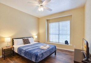 4 bedrooms, desk, iron/ironing board, WiFi