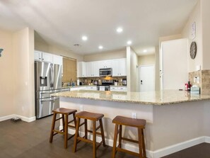 Fridge, microwave, oven, stovetop - Great! Luxury Home 3bdr Private Pool Putting Green (Gilbert)