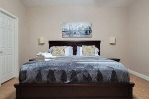 3 bedrooms, desk, iron/ironing board, WiFi