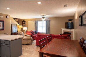 Interior - Nice, Updated Condo Near Campus! (Oxford)