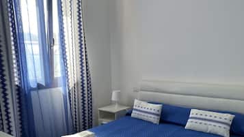 3 Schlafzimmer, Schreibtisch, Bügeleisen/Bügelbrett, Reisekinderbett