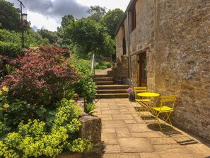 Property grounds - The Old Granary (Beaminster)
