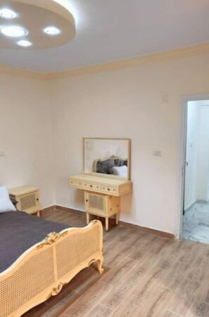 2 habitaciones, escritorio, wifi y ropa de cama