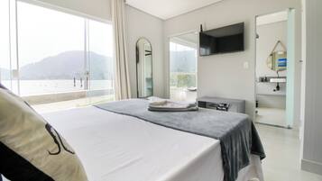 Quarto premium | Cortinas blackout, Wi-Fi de cortesia, roupa de cama