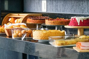 Buffet déjeuner gratuit tous les jours