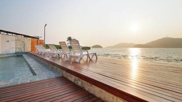 Außenpool, geöffnet von 08:00 Uhr bis 22:00 Uhr, Liegestühle