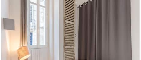 1 habitación, escritorio, wifi y ropa de cama