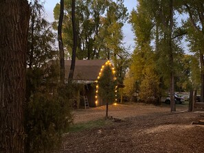 المنطقة المحيطة بالمنشأة