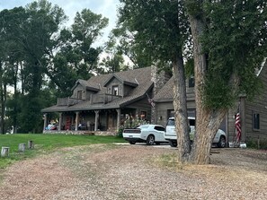 Exterior - Cowboy Loft at Azevedo Ranch - Peaceful Stay Near Bryce with Lake (Panguitch)