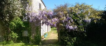 Classic French Presbytere 4 km Utah beach.