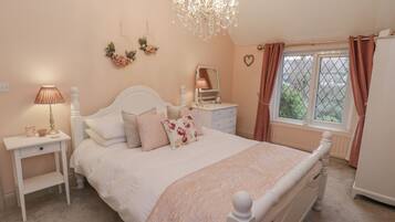 3 bedrooms, individually decorated, individually furnished, free WiFi