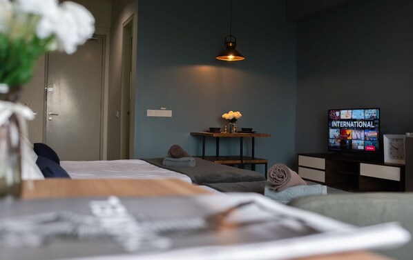 Design Condo | 1 bedroom, iron/ironing board, free WiFi