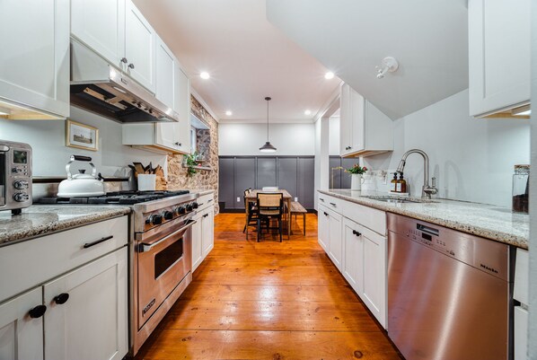 Refrigerador, horno, parrilla de estufa y lavavajillas 