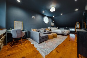 3 bedrooms, WiFi - The Stone House in Downtown Stockton (Stockton)