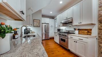 Kühlschrank, Ofen, Herdplatte, Geschirrspüler