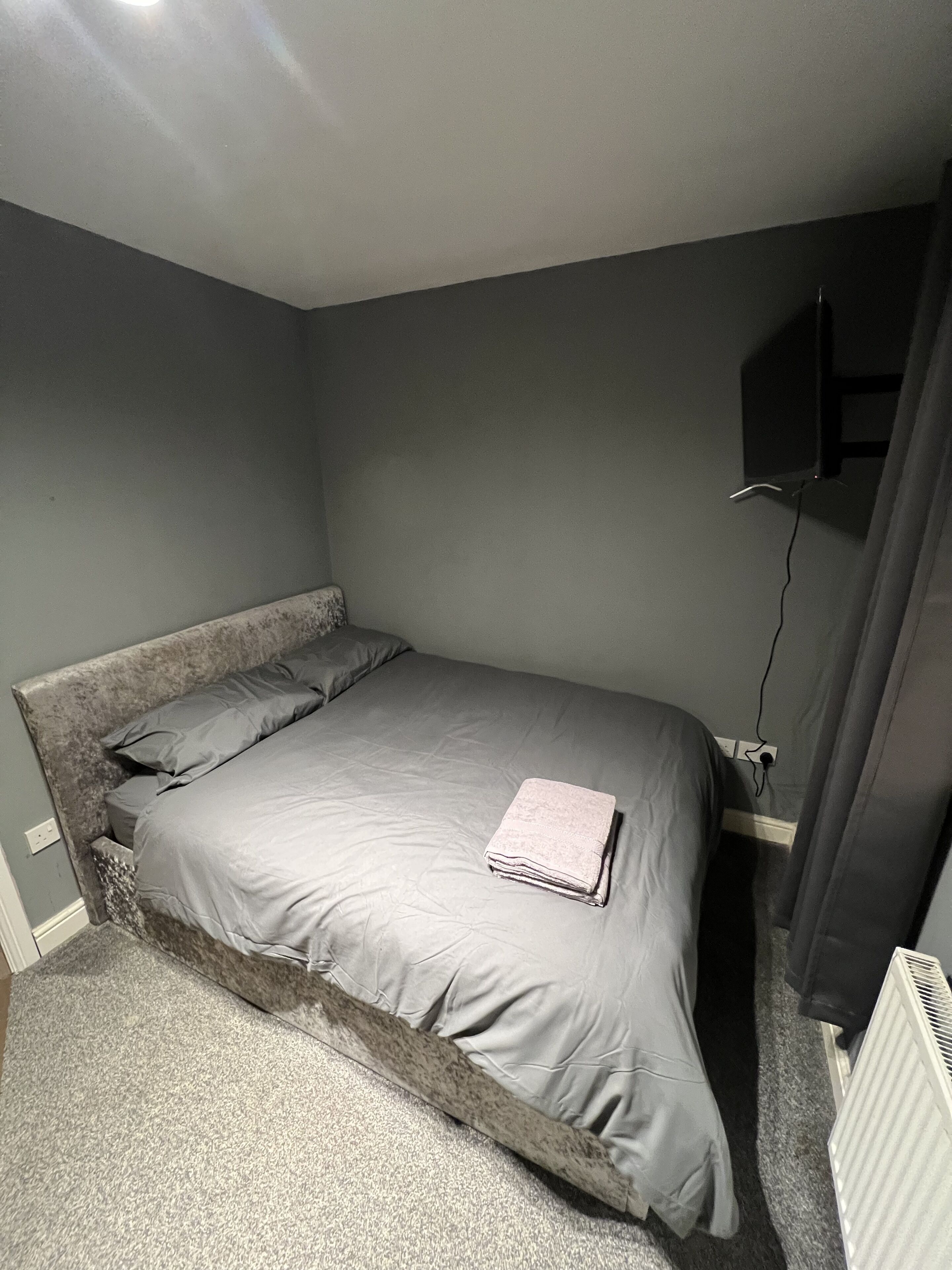 2 bedrooms, iron/ironing board, WiFi