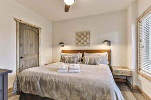 4 chambres, fer et planche à repasser, Wi-Fi, draps fournis