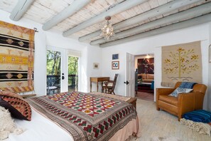 2 bedrooms, desk, iron/ironing board, free WiFi - Casa Del Bosque - Walk to Canyon Rd (Santa Fe)