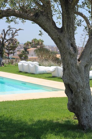 Außenpool (je nach Saison geöffnet), Cabañas (kostenlos), Sonnenschirme