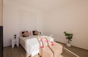 3 bedrooms, bed sheets