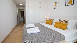 2 habitaciones, tabla de planchar con plancha y wifi gratis