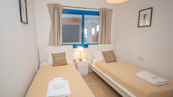 2 bedrooms, iron/ironing board, free WiFi, bed sheets