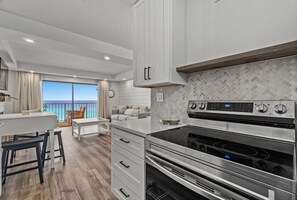 Fridge, microwave, stovetop, dishwasher