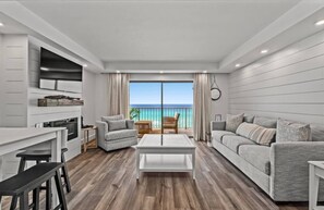 Smart TV, fireplace