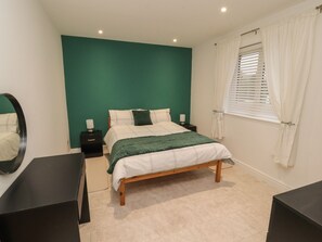 3 bedrooms, individually decorated, individually furnished, free WiFi - Beckside House (Cockermouth)