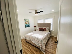 4 Schlafzimmer, Zimmersafe, Schreibtisch, Bügeleisen/Bügelbrett