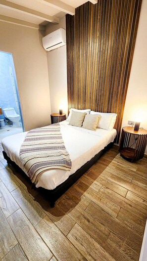 Double Room | Individually decorated, individually furnished, desk, free WiFi - Luxury Home In Aguacatala (Medellín)