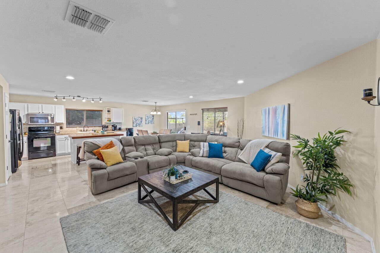 Smart TV, stereo, offices